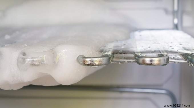 How to Defrost Your Freezer Easily and Quickly. 