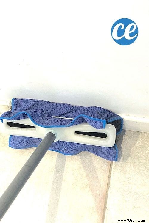 THE Genius Trick To Clean Your Baseboards WITHOUT Bending. 