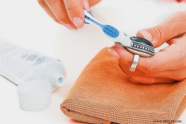 What To Clean With Toothpaste? 13 Grandma Tricks You Should Know. 
