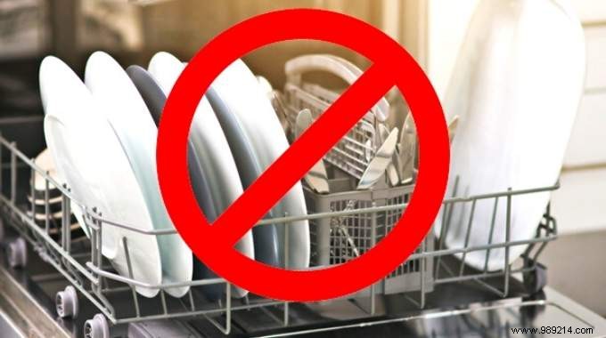 Dishwasher:13 Objects to NEVER Put Inside. 