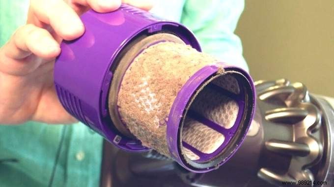 The Tip for Cleaning the Filter of Your Dyson Vacuum Cleaner in 2 Minutes. 