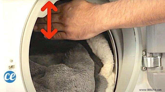 The Easy Tip To Tell If Your Washing Machine Is Too Loaded. 