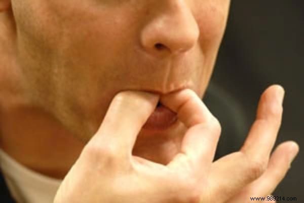 The Tip To Learn To Whistle Loudly With Your Fingers (In 2 Minutes). 