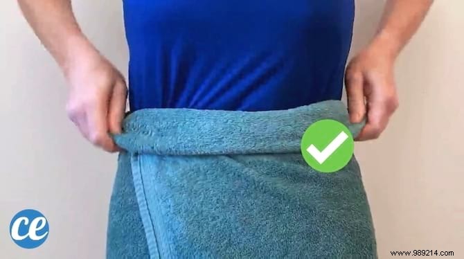 The Tip To Hold A Towel Around The Waist (WITHOUT It Falling Off). 