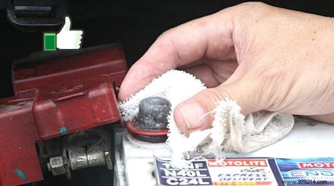 How to Clean Car Battery Terminals (WITHOUT Spending 1 Round). 