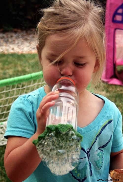 Super Easy to Make:The Bubble Blower Kids LOVE! 