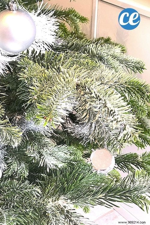 How To Whiten Your Christmas Tree Easily With Bicarbonate. 