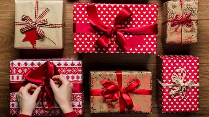 How To Wrap A Gift In 5 Super Easy Steps. 