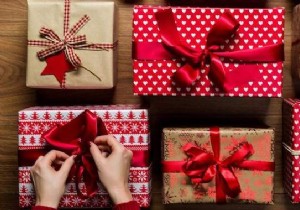 How To Wrap A Gift In 5 Super Easy Steps. 