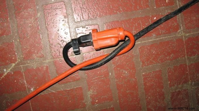 DIY Tip:No more extension cord that unplugs itself! 
