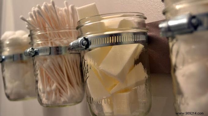 Recycle Jars:Chic and Cheap Storage for the Bathroom. 