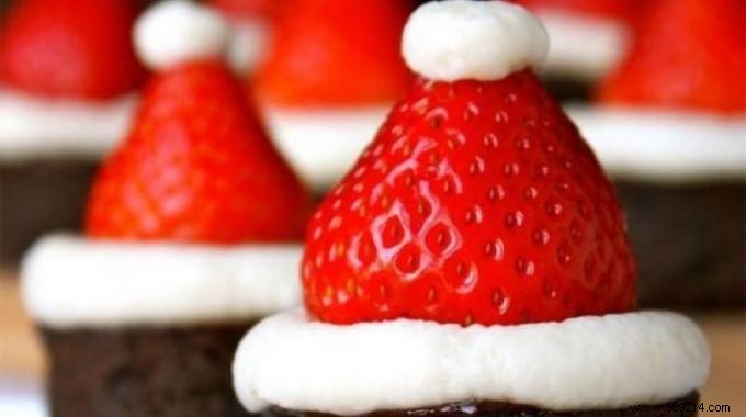 An Easy and Quick Christmas Decoration to Make on Cakes. 