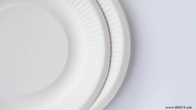Inexpensive and practical disposable plates. 
