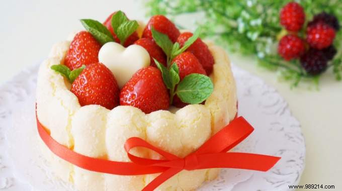My recipe for Mother s Day:an inexpensive strawberry charlotte. 