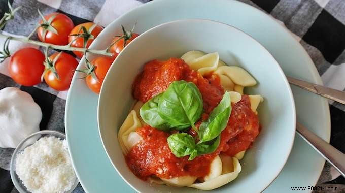 An easy to make pasta sauce, pesto recipe. 