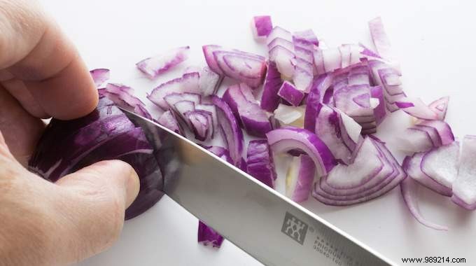 The Pro Technique to Dice Onions Easily! 