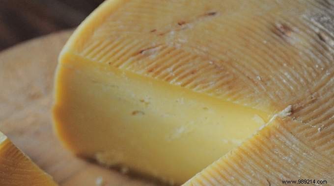 How to best preserve Cheese with a piece of Sugar? 
