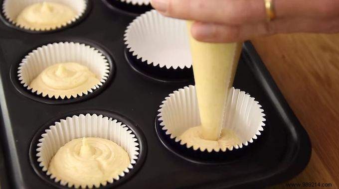 How to Fill Your Cupcake Molds Easily? 
