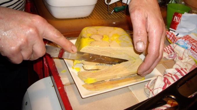 Here s How To Cut Foie Gras Easily To Make Beautiful Slices. 