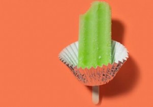 The Tip For Eating Ice Cream That Melts Without Staining. 