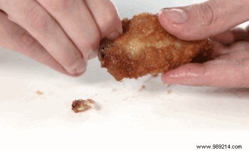 Finally a tip to easily eat chicken wings. 