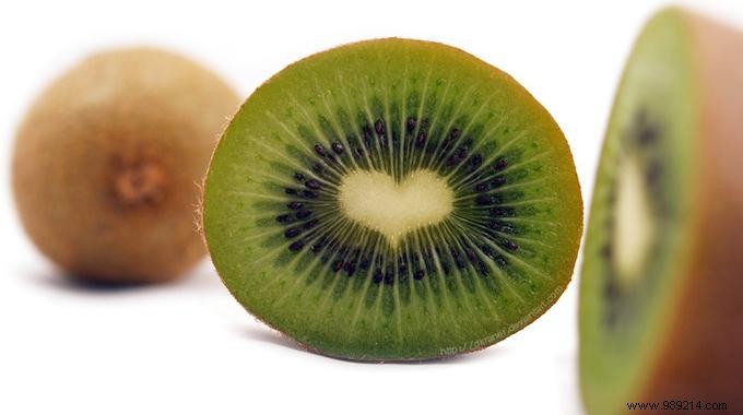 Are You the Only One Who Doesn t Know This Tip for Peeling a Kiwi? 