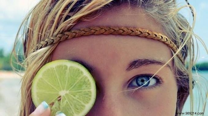 The Tip To Never Get Lemon In Your Eye Again By Squeezing It. 