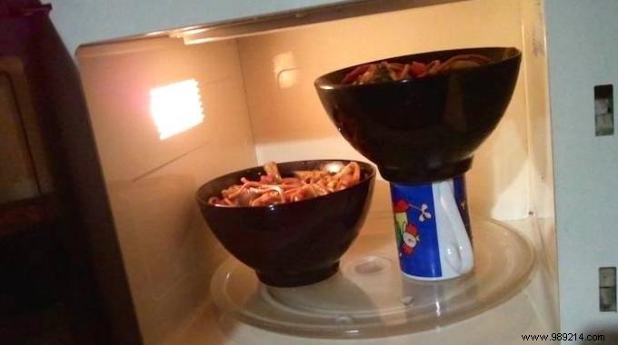 How to Microwave 2 Bowls at the Same Time. 