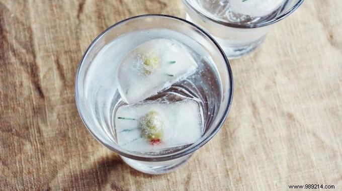 The brilliant trick to prevent your ice cubes from melting. 