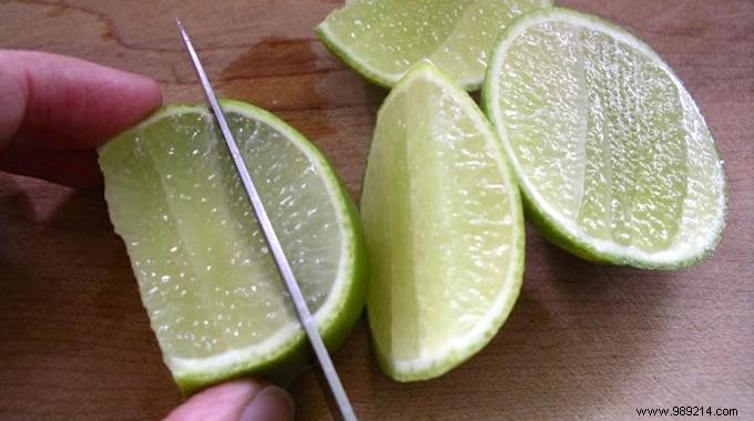 The Right Way to Cut a Lime to Recover 100% of the Juice. 
