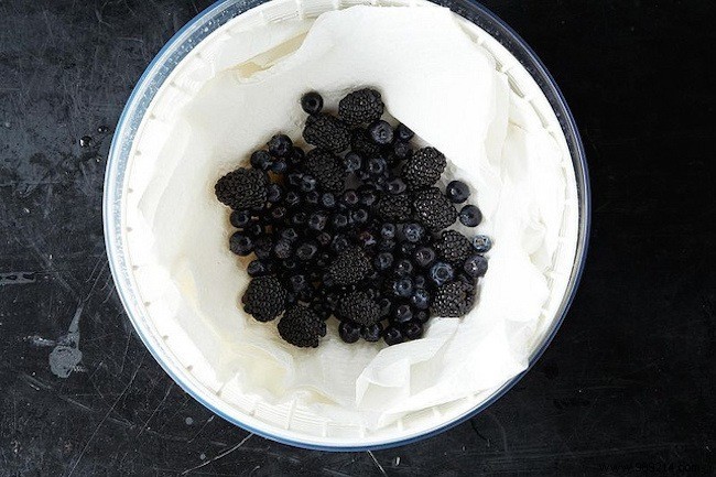 How to Keep Blueberries and Blackberries Fresh Longer. 