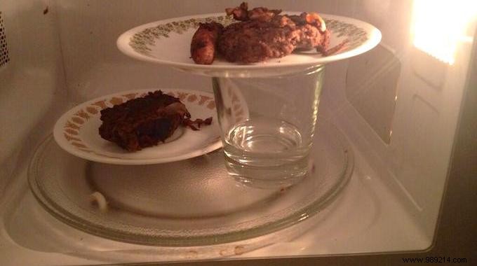 How To Heat 2 Plates In The Microwave At The Same Time! 