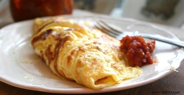 An Original and Economical Dessert:Omelet with Jam. 