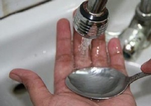 Do your hands smell like onions? Trick to Remove Smell with a Spoon. 