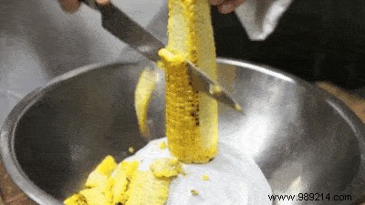 How to Remove Corn Kernels from an Cob Without Getting It All Over. 