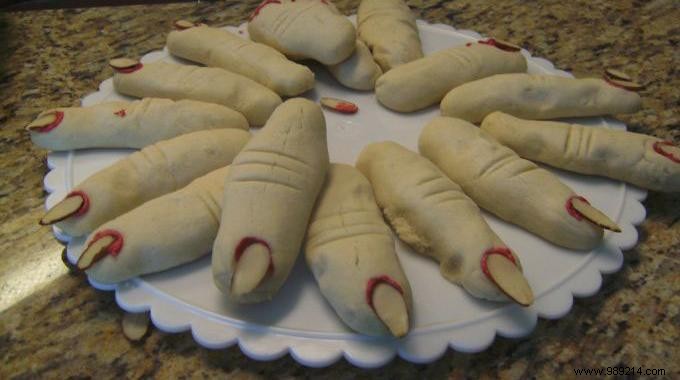 Cheap Halloween Recipe:Witch Fingers to Devour! 