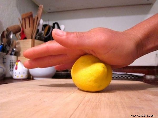 6 Tips To Squeeze Your Lemons Easier And Get More Juice. 