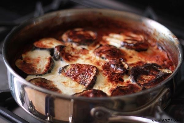 The Easy and Inexpensive Recipe for Traditional Moussaka. 