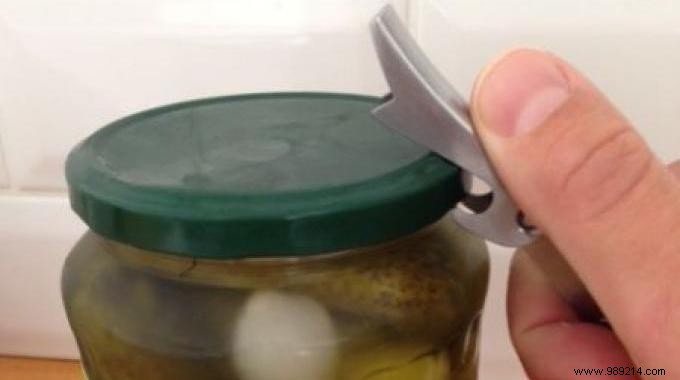 How to Open a Too Tight Jar? The Little Secret To Opening It Easily. 
