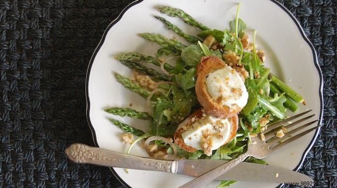 The Super EASY Recipe for Hot Goats Cheese on Crunchy Asparagus Salad. 