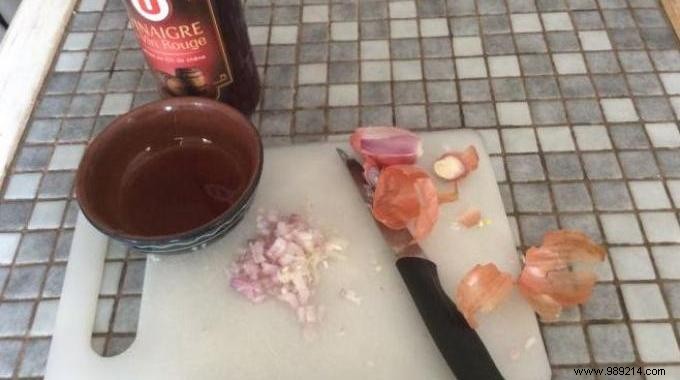 The Homemade Recipe of Vinegar with Shallot Ready in 2 min. 