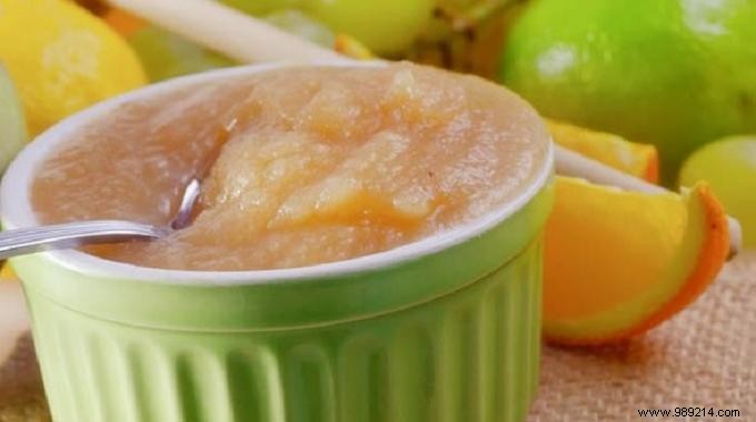 Applesauce for Baby:our Easy and Inexpensive Recipe. 