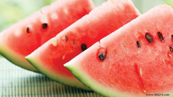 The Ingenious Trick To Cut A Watermelon Easily. 