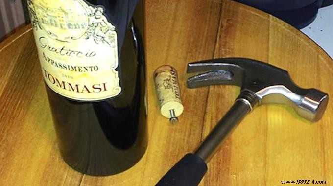 4 Tricks That Work To Open A Bottle WITHOUT A Corkscrew. 