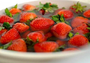 The Magic Trick To Preserve Strawberries MUCH Longer. 