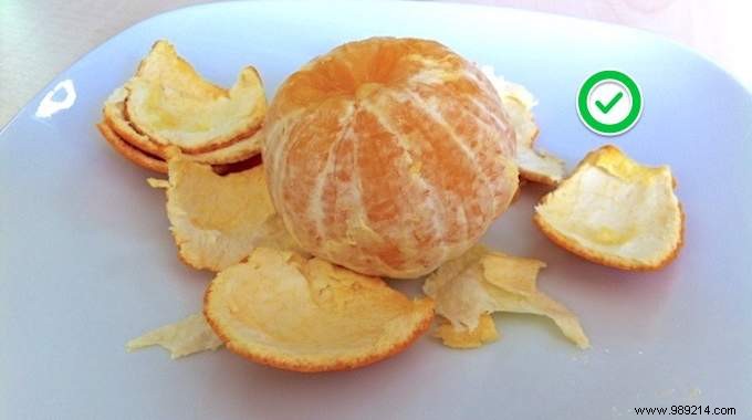 The Amazing Trick To Peel A Clementine In 10 Seconds Flat. 