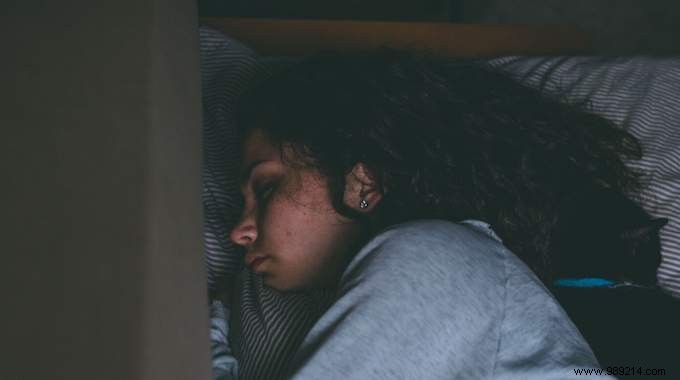 How to sleep well at night? The secrets of a restful sleep. 