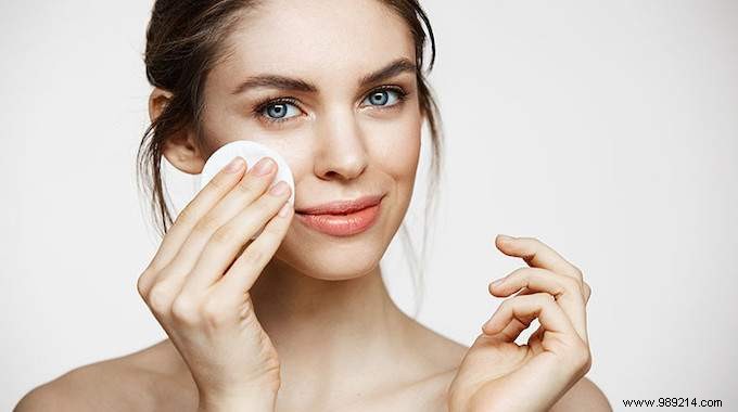 3 Gestures to Know to Cleanse Your Face Without Attacking it. 