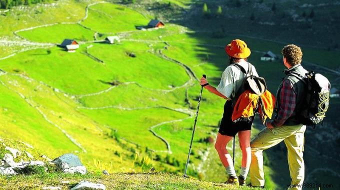 How to Walk Longer and Without Pain while Hiking? 