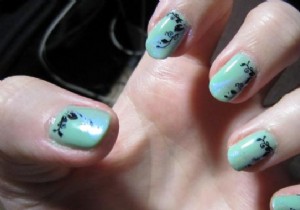 How to Strengthen Brittle Nails Naturally: Time-Tested Tips with Garlic, Olive Oil, and Lemon